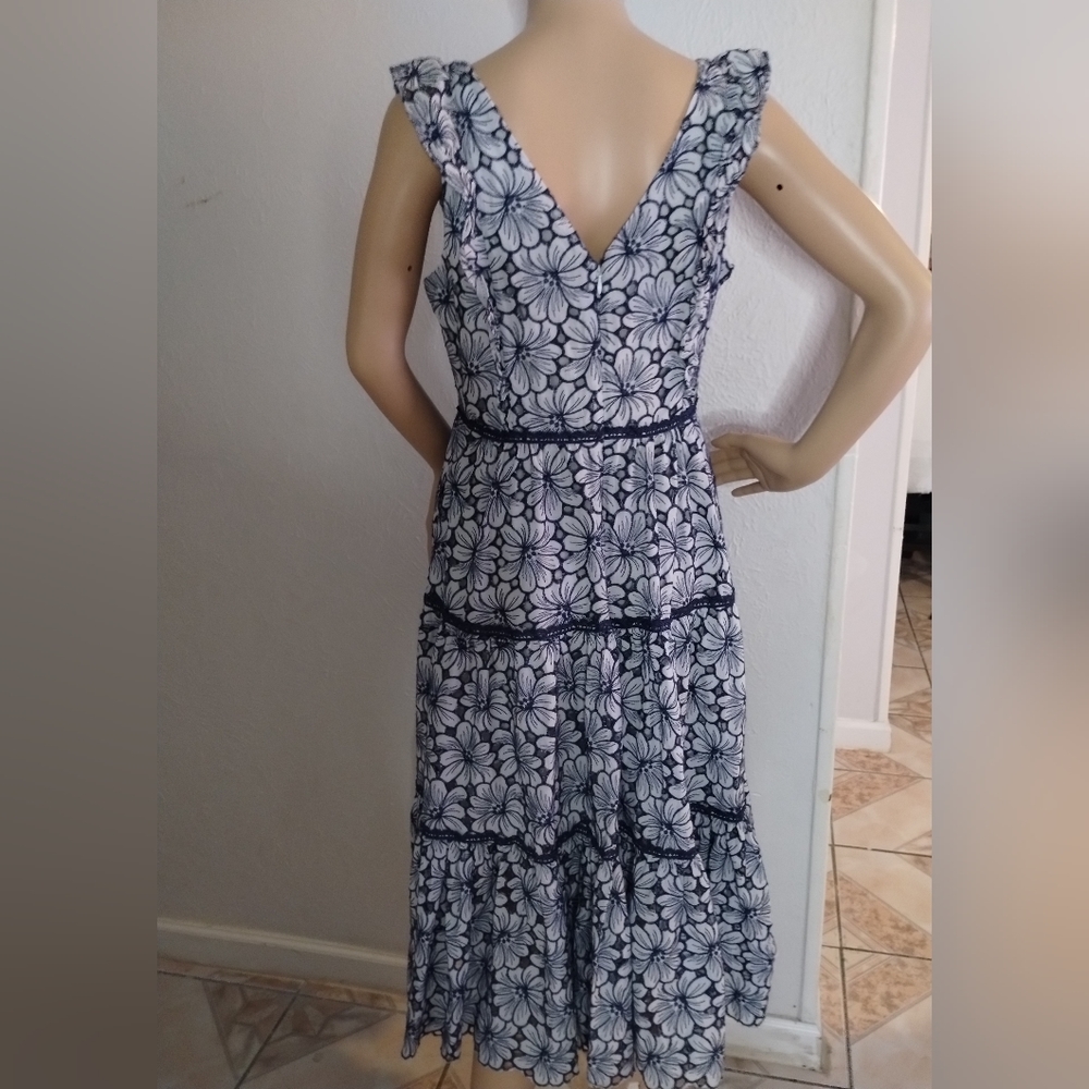 Dress - Picture 2 of 4